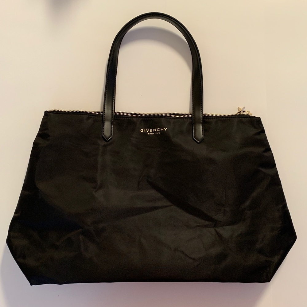 ✅SOLD✅Givenchy Parfums Bag Black